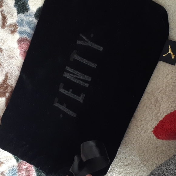 Rihanna‘s PUMA Women's Fenty Surf Sandal - Picture 8 of 8